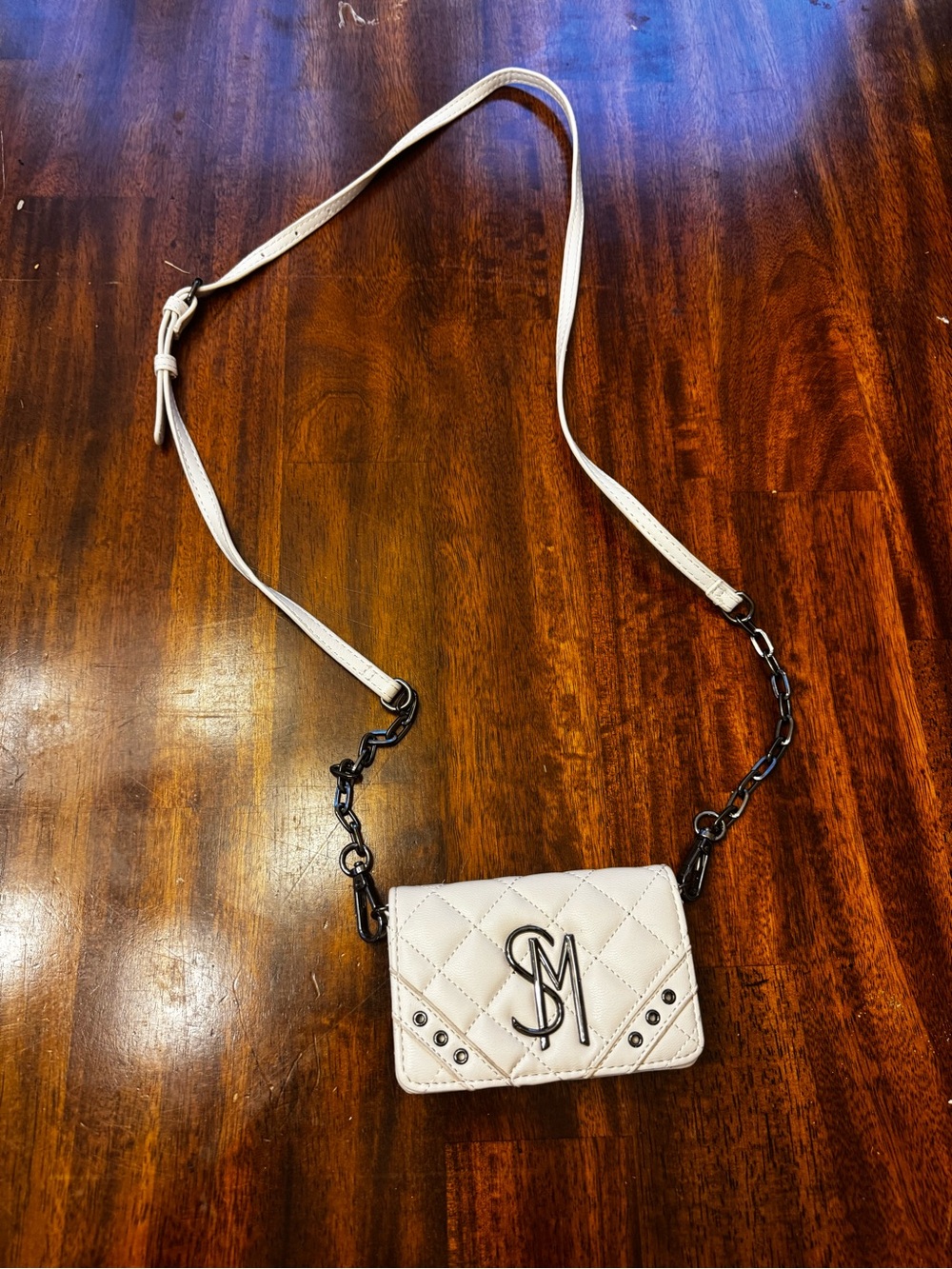 Steve Madden Quilted Cream Crossbody Wallet with Chain Accent